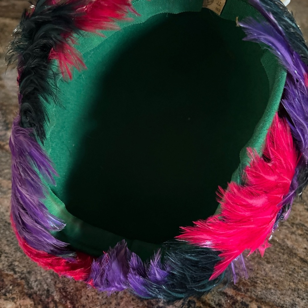 VTG Feather Cap Round Roaring 20s Ladies Hat Fragile purple  pink Guinea party - Picture 6 of 7